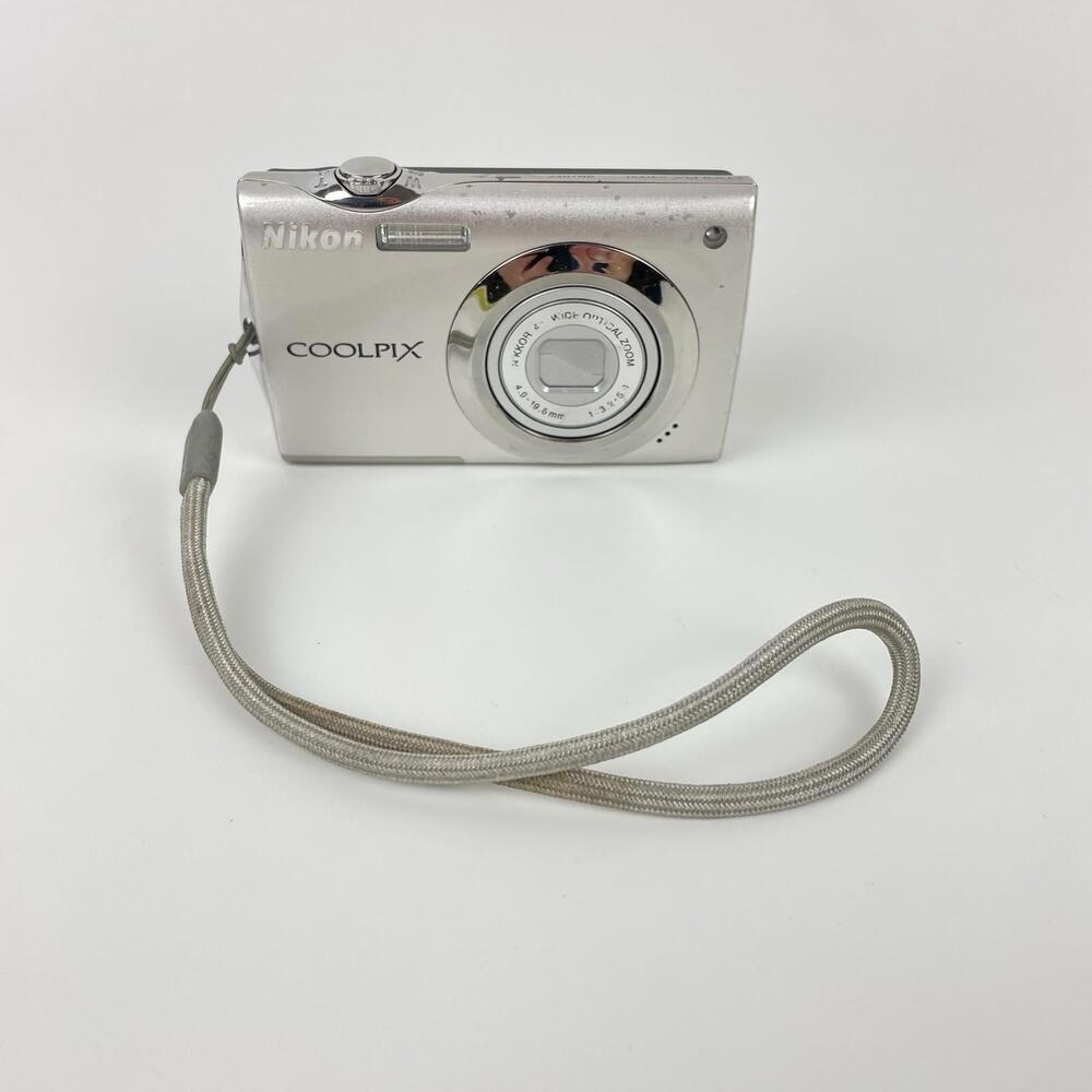 Nikon COOLPIX S4000 12.0MP Digital Camera Silver - FOR PARTS LENS ERROR